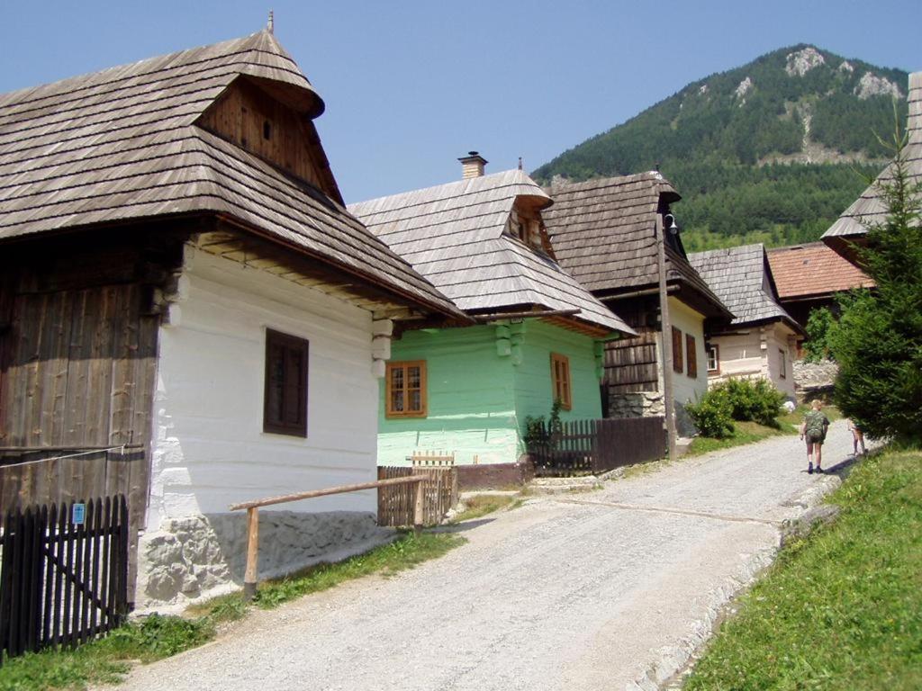Penzion Janosikova Krcma Ruzomberok Exterior foto