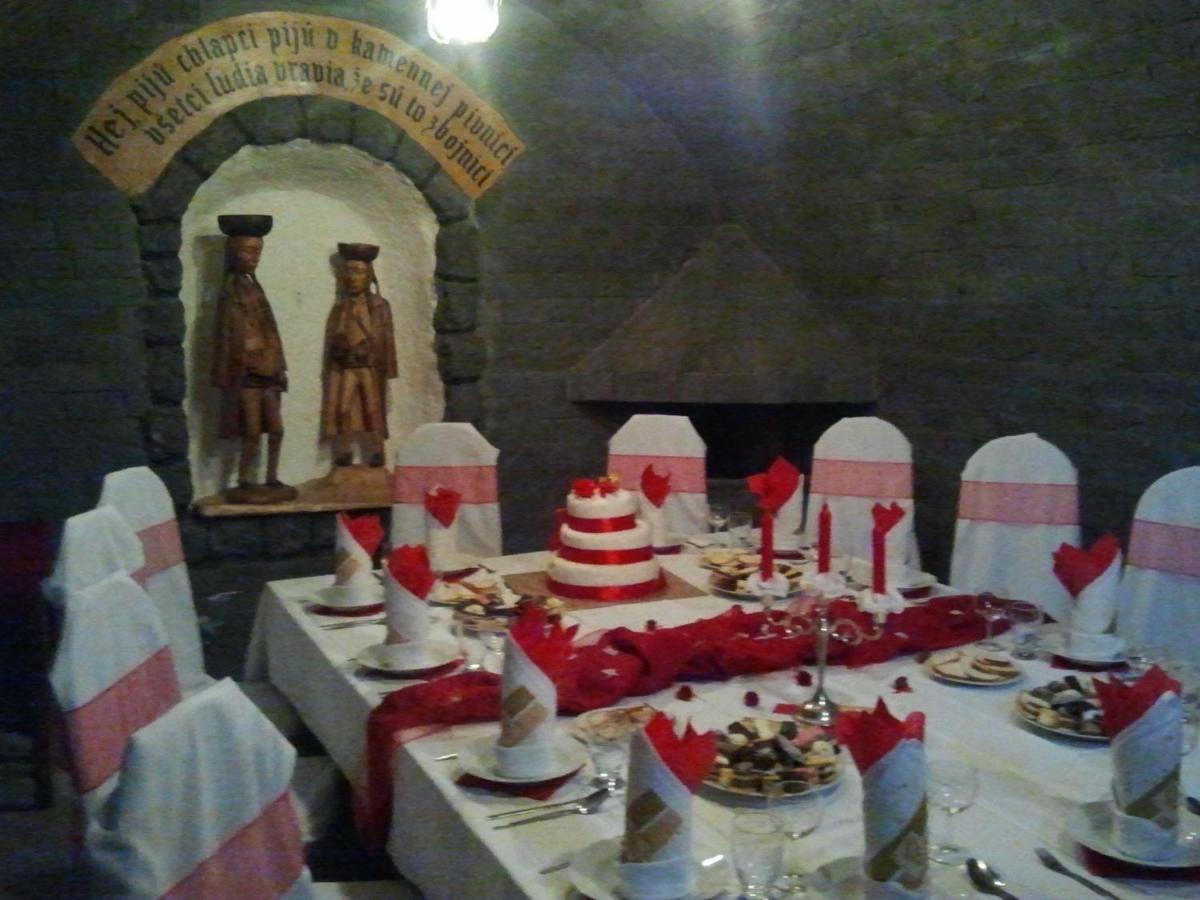 Penzion Janosikova Krcma Ruzomberok Exterior foto