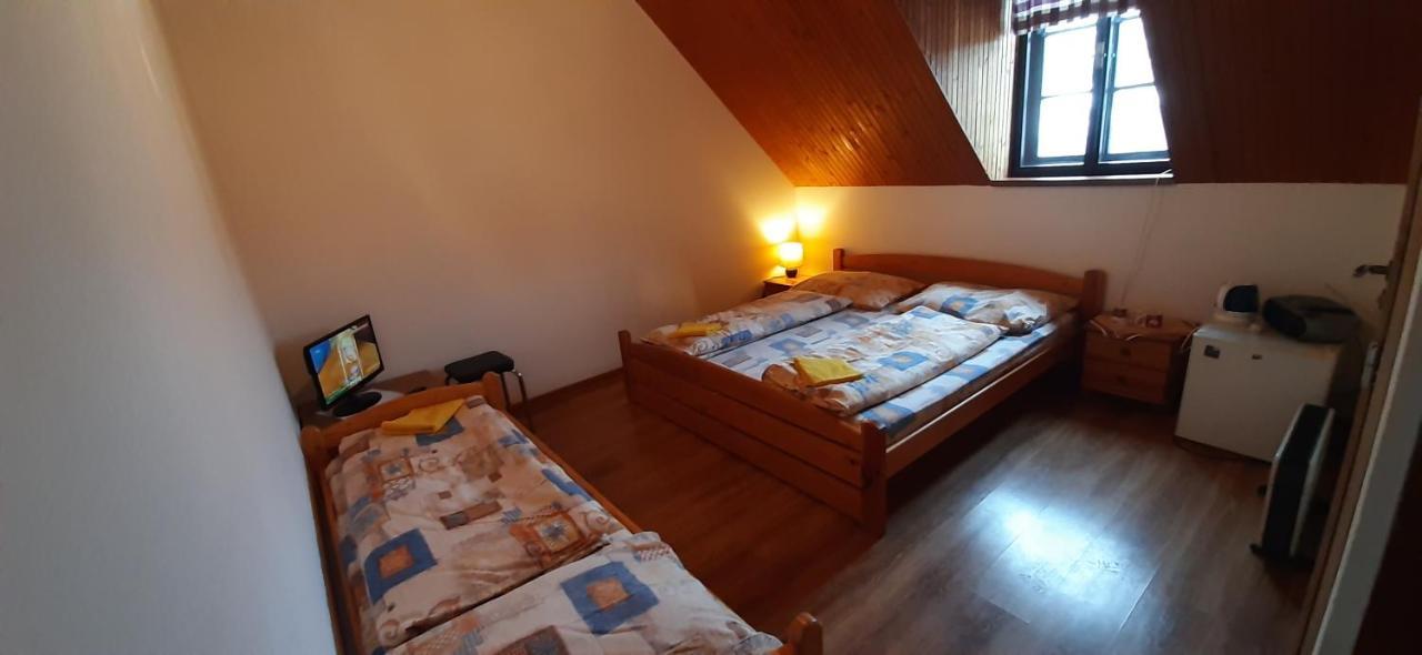 Penzion Janosikova Krcma Ruzomberok Exterior foto
