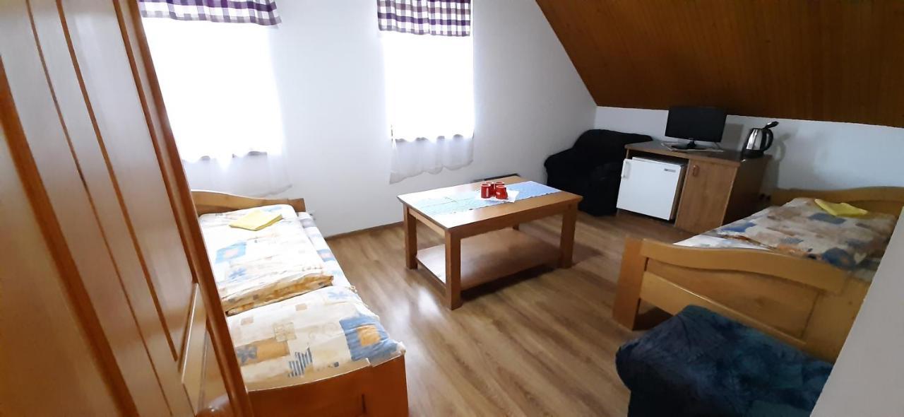Penzion Janosikova Krcma Ruzomberok Exterior foto
