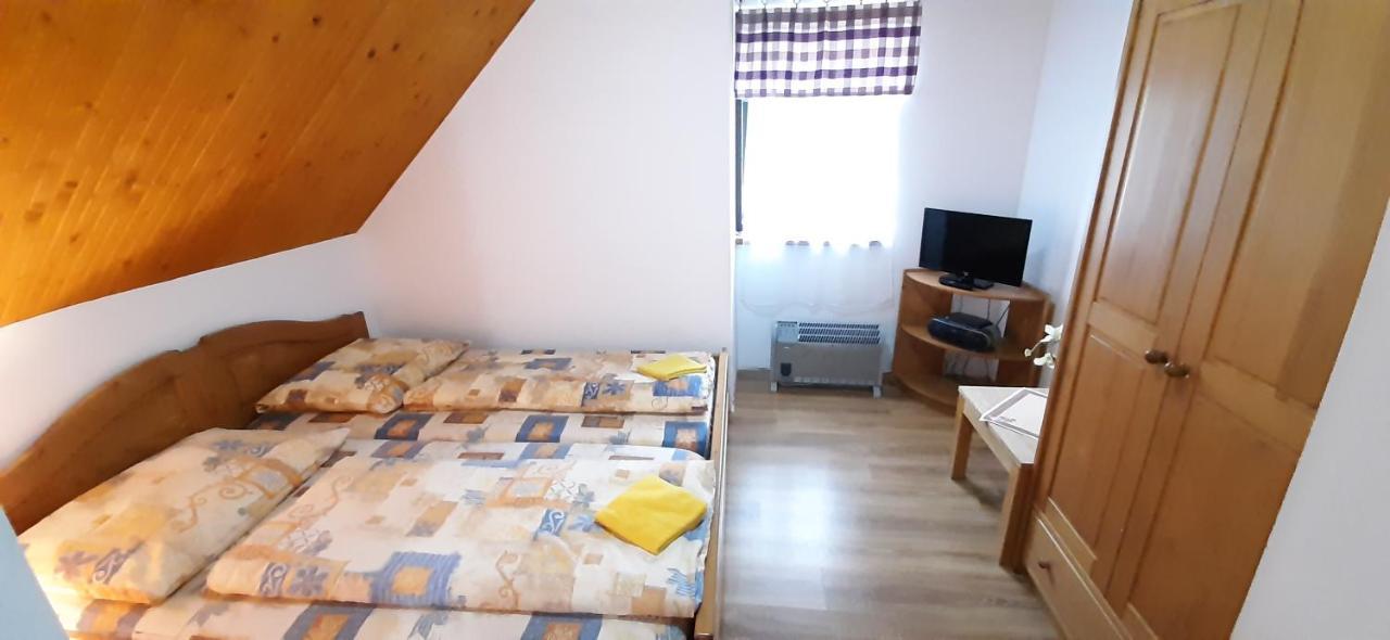 Penzion Janosikova Krcma Ruzomberok Exterior foto